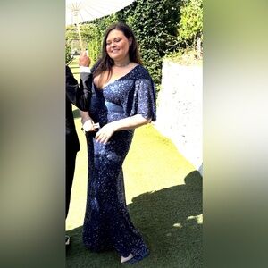 Size 16 - Mac Duggal  Sequined V Neck Cap Sleeve Trumpet Gown with Cape